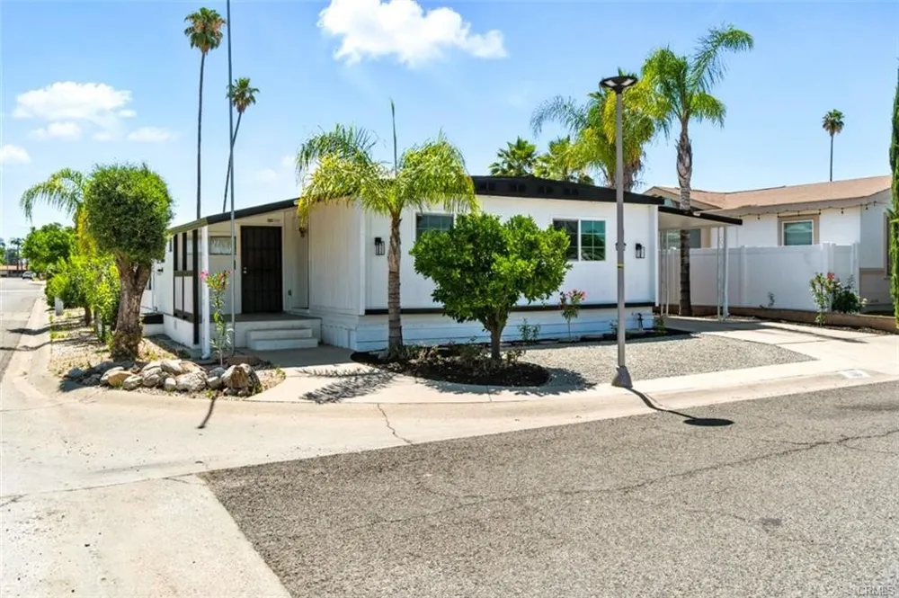 900 Santa Clara Hemet, CA 92543