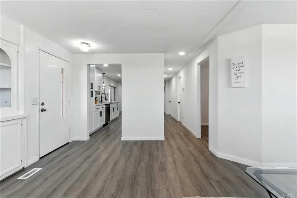 900 Santa Clara Hemet, CA 92543