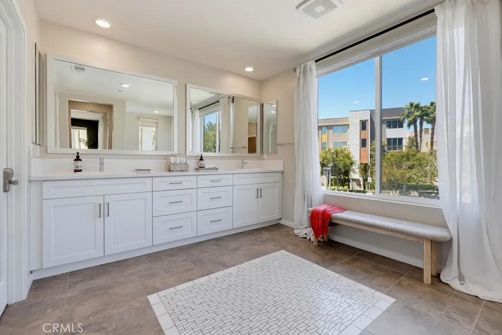 141 Tribeca Irvine, CA 92612