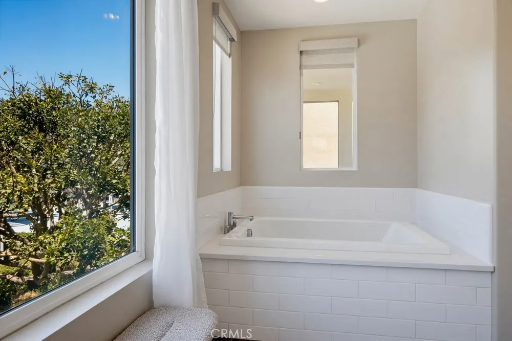 141 Tribeca Irvine, CA 92612