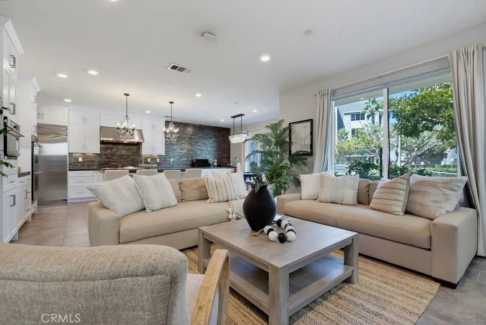 141 Tribeca Irvine, CA 92612
