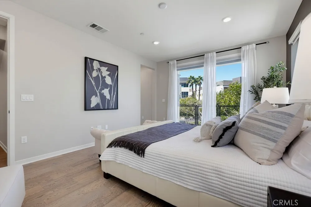 141 Tribeca Irvine, CA 92612