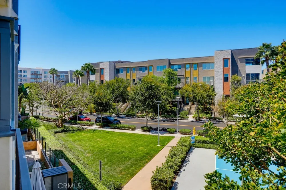 141 Tribeca Irvine, CA 92612