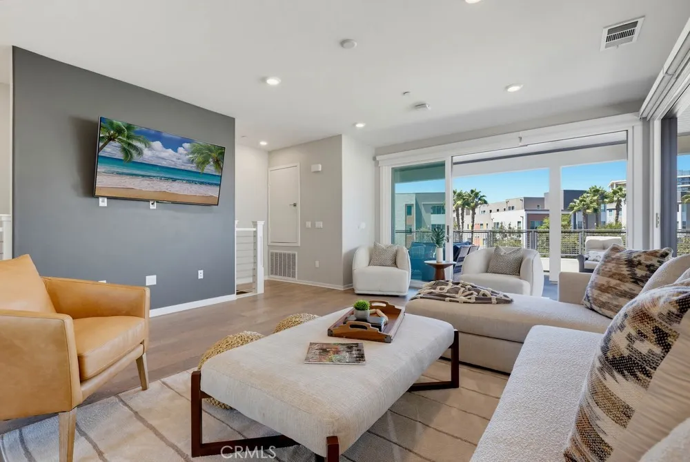 141 Tribeca Irvine, CA 92612