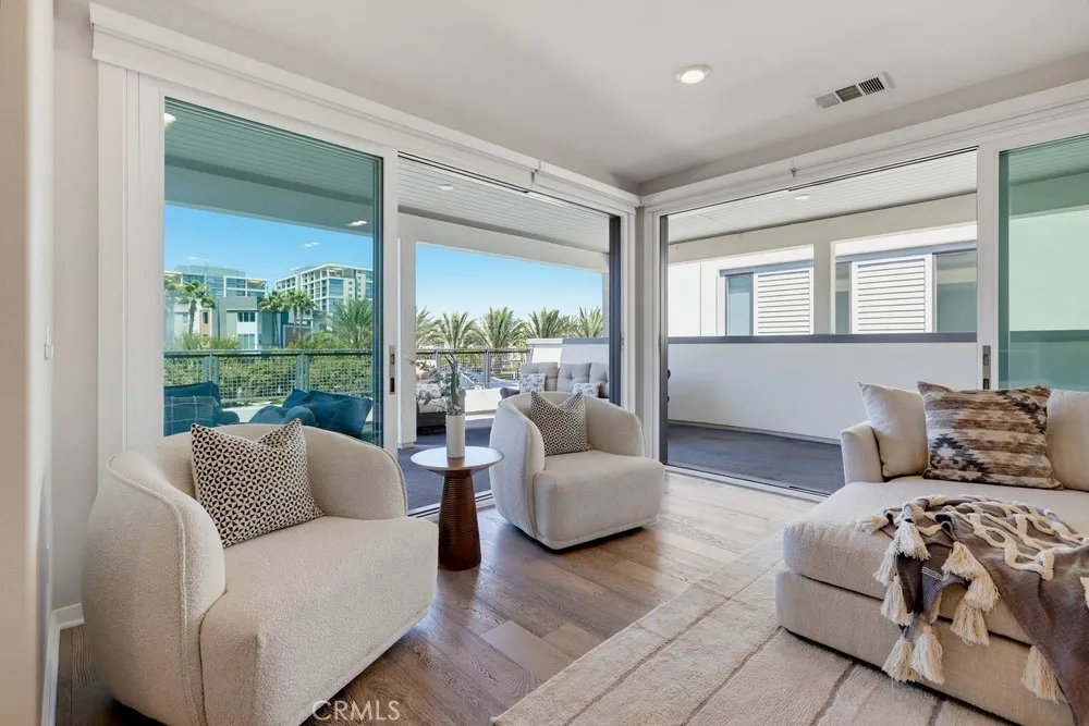 141 Tribeca Irvine, CA 92612