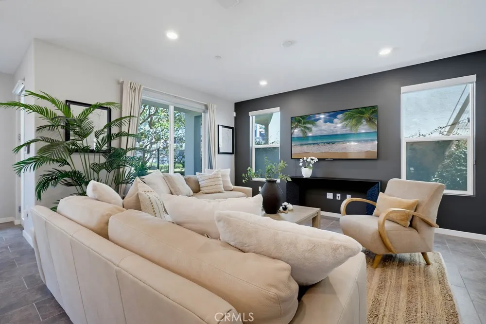 141 Tribeca Irvine, CA 92612
