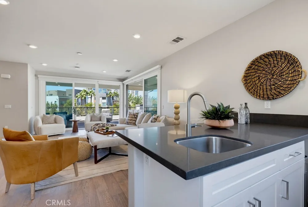 141 Tribeca Irvine, CA 92612