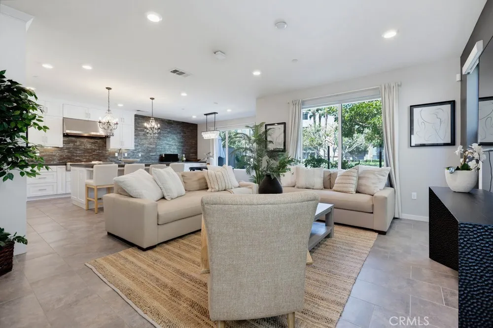 141 Tribeca Irvine, CA 92612