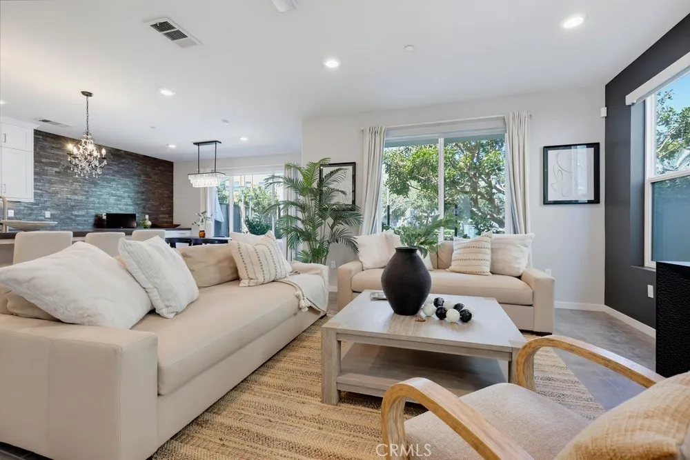 141 Tribeca Irvine, CA 92612