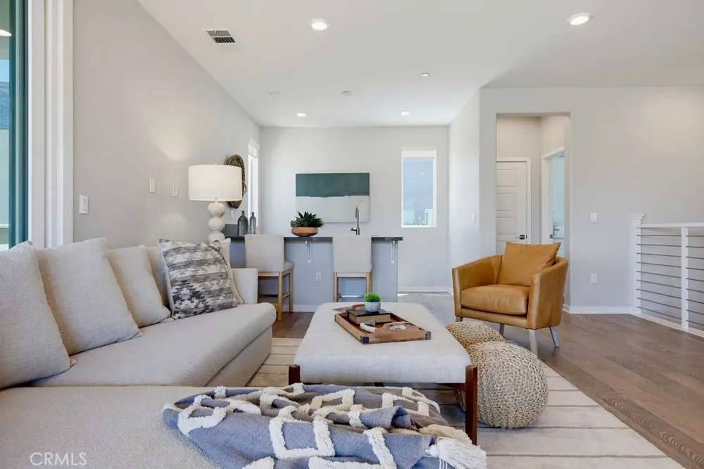 141 Tribeca Irvine, CA 92612
