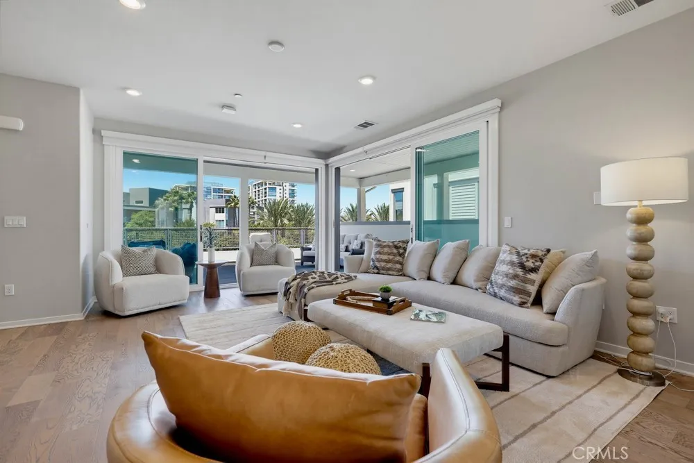141 Tribeca Irvine, CA 92612