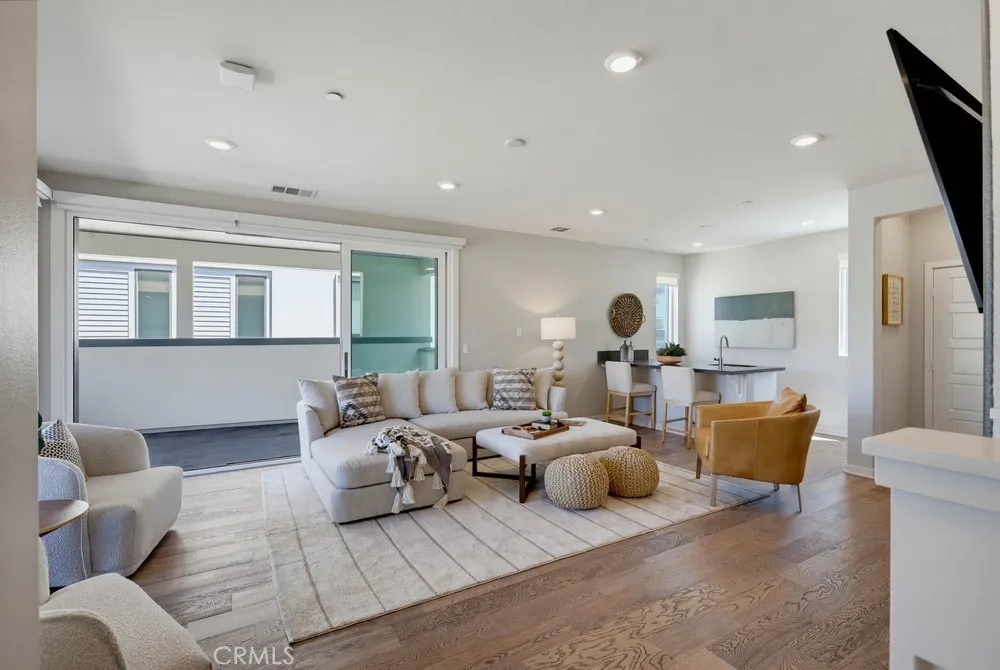 141 Tribeca Irvine, CA 92612