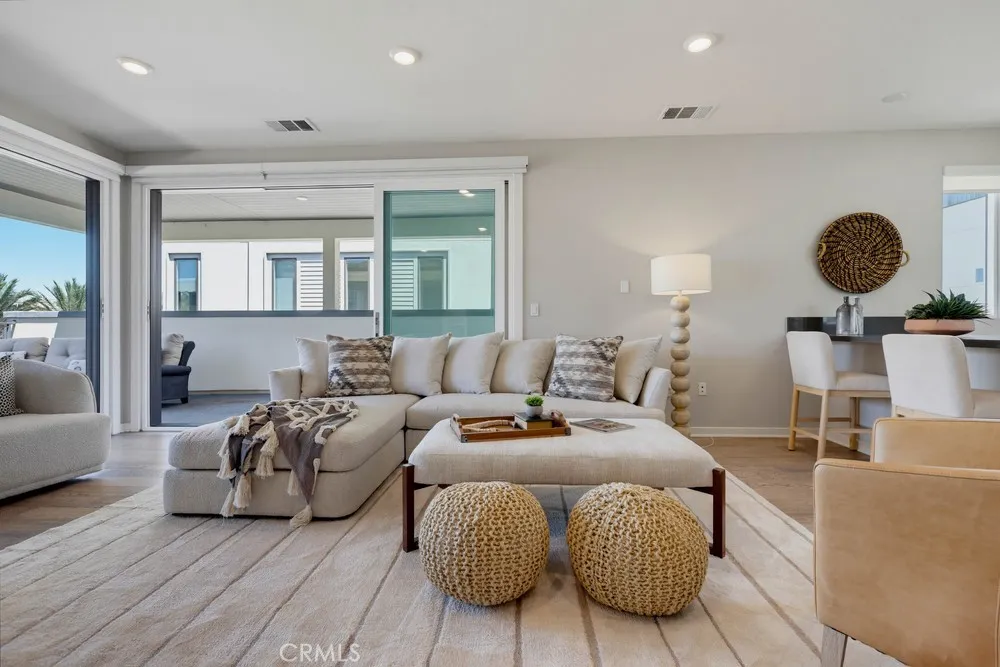 141 Tribeca Irvine, CA 92612