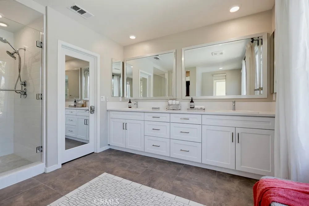141 Tribeca Irvine, CA 92612