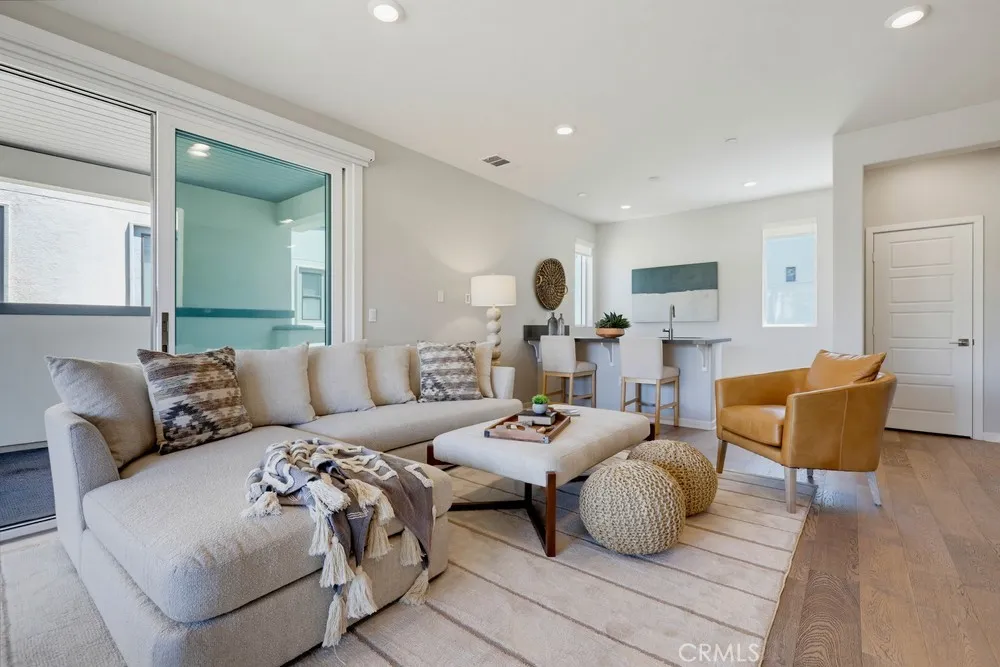 141 Tribeca Irvine, CA 92612