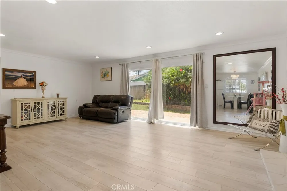 5282 Trinette Garden Grove, CA 92845