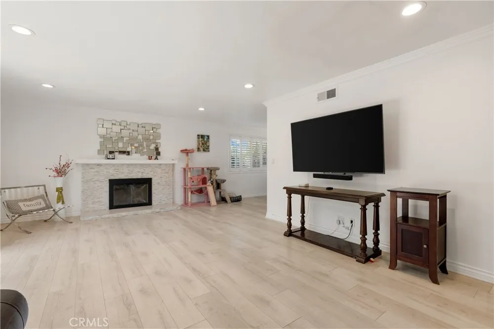 5282 Trinette Garden Grove, CA 92845