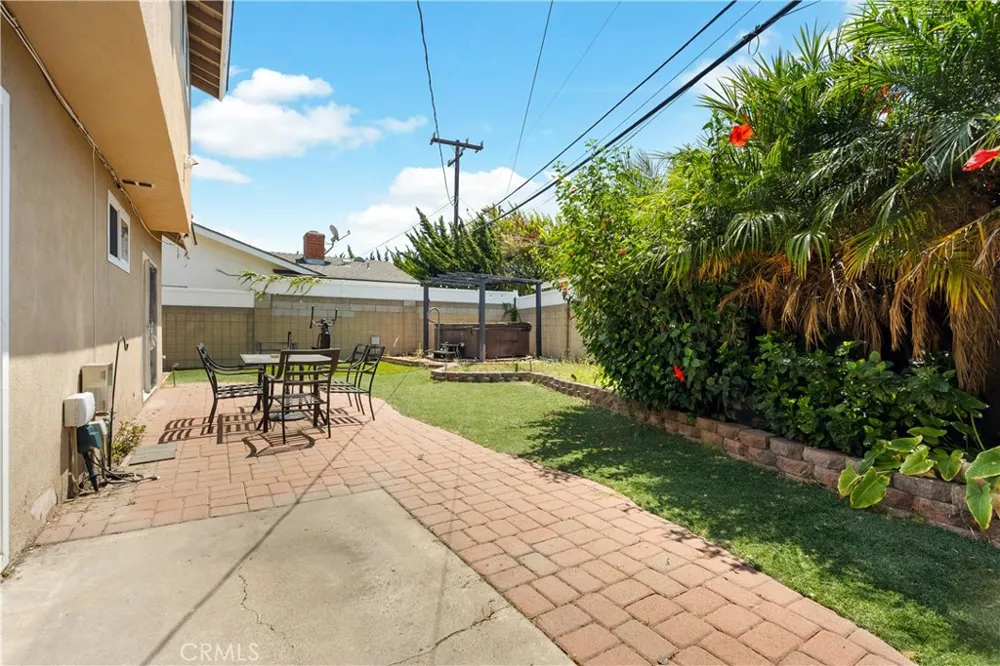 5282 Trinette Garden Grove, CA 92845