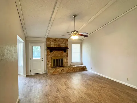 906 Acorn Oaks Drive