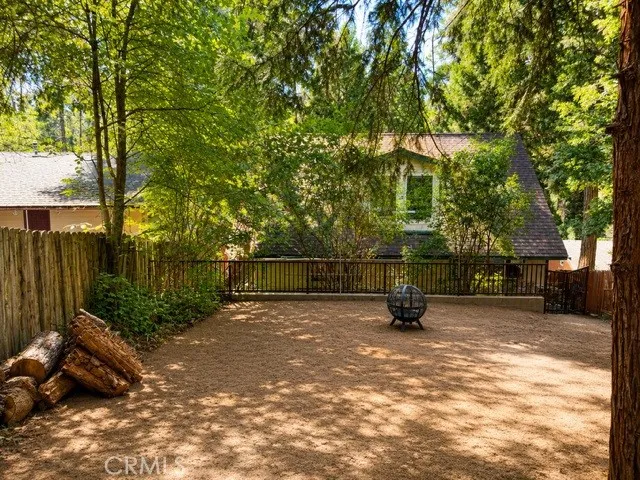 23697 Bowl Crestline, CA 92325