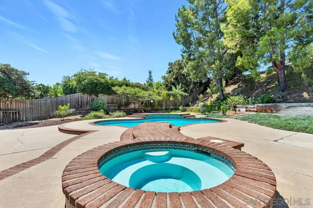 14520 Hillndale Way Poway, CA 92064