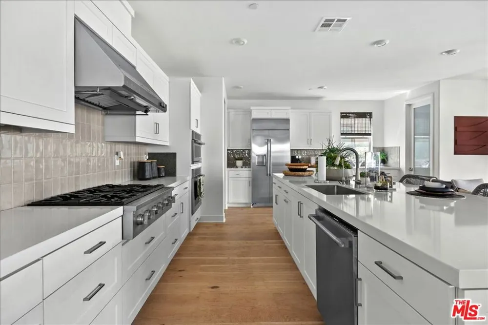 21181 Strathmoor Lane Huntington Beach, CA 92646