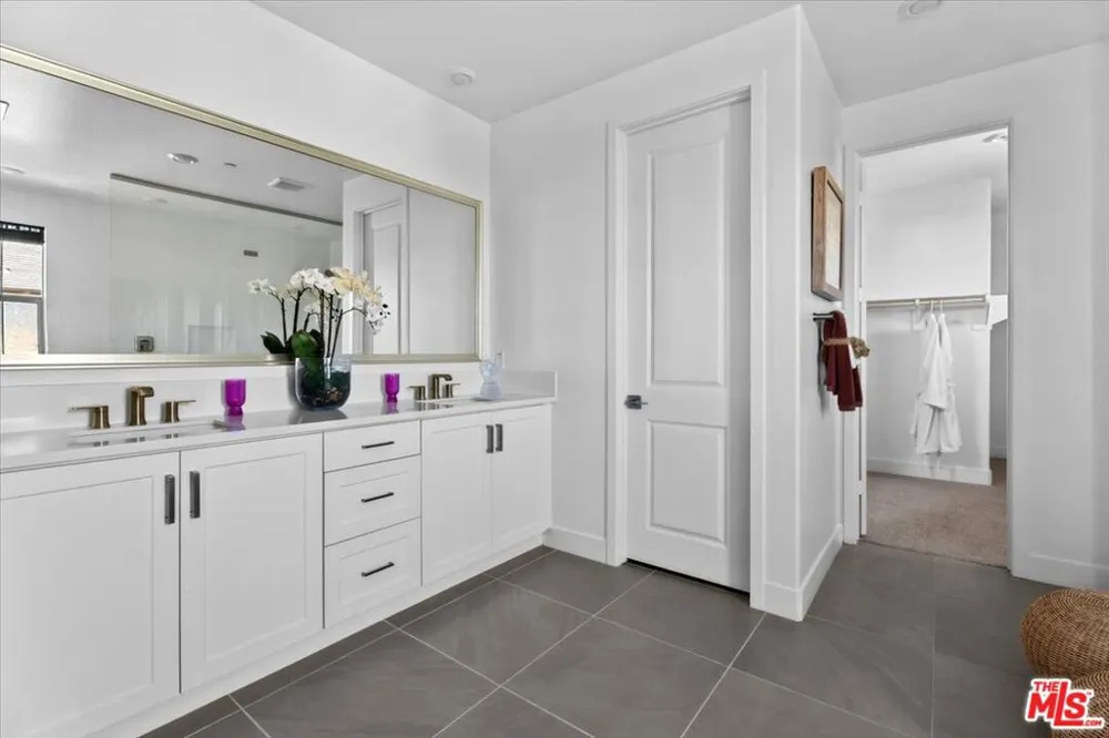 21181 Strathmoor Lane Huntington Beach, CA 92646