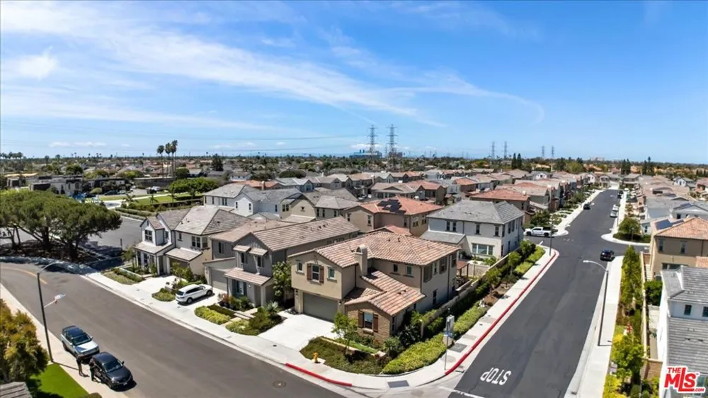 21181 Strathmoor Lane Huntington Beach, CA 92646