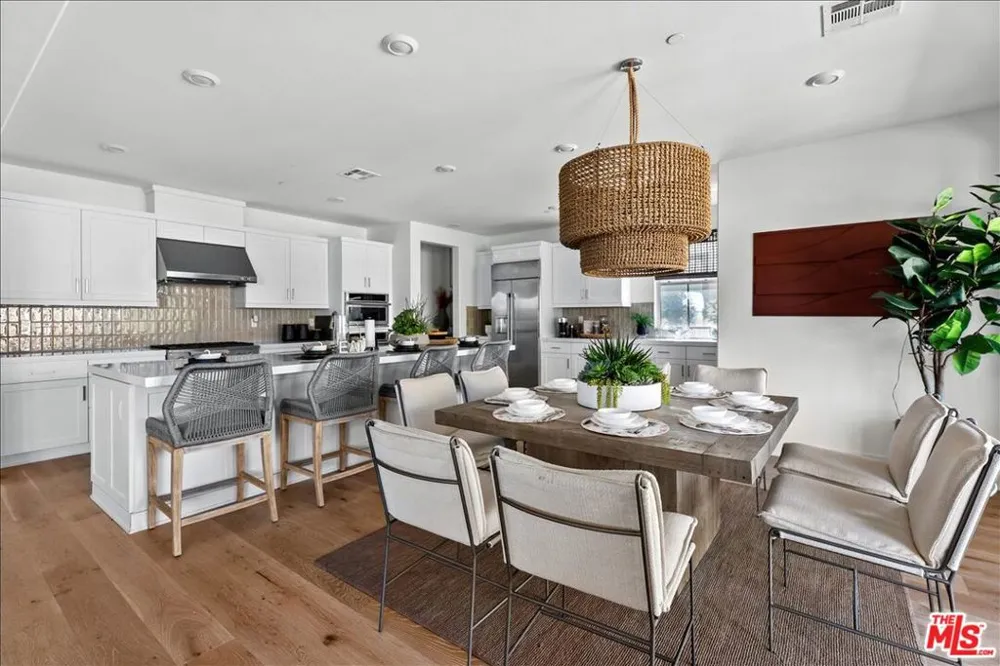 21181 Strathmoor Lane Huntington Beach, CA 92646