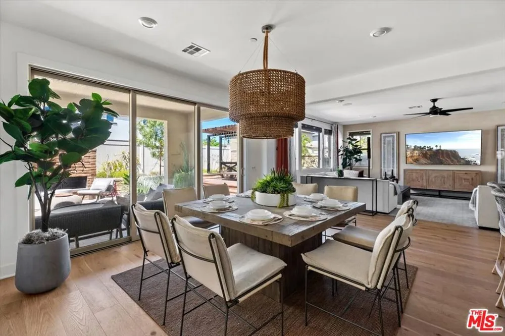 21181 Strathmoor Lane Huntington Beach, CA 92646
