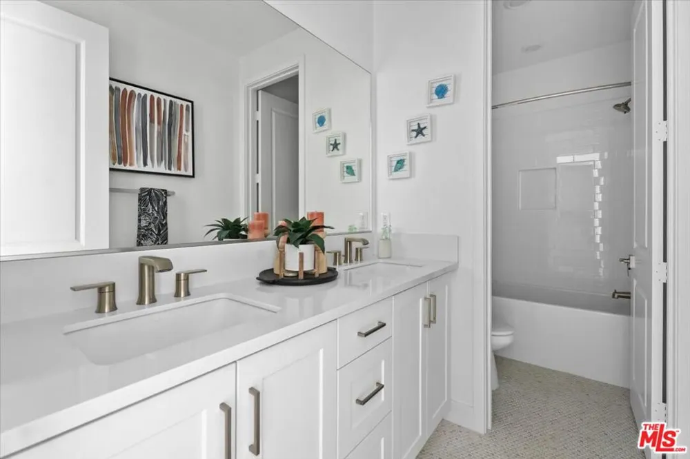 21181 Strathmoor Lane Huntington Beach, CA 92646