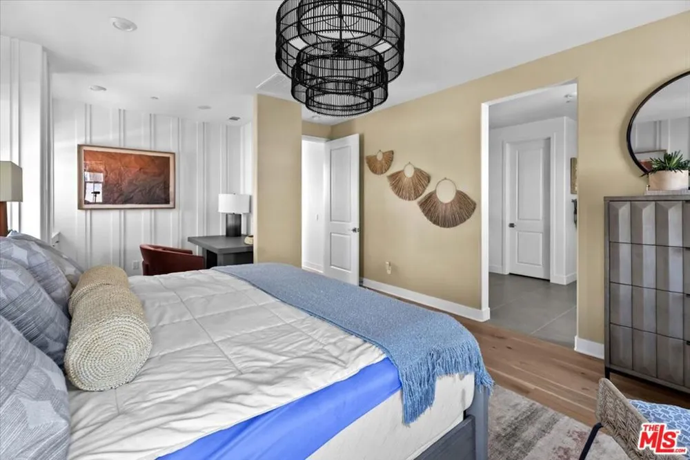 21181 Strathmoor Lane Huntington Beach, CA 92646