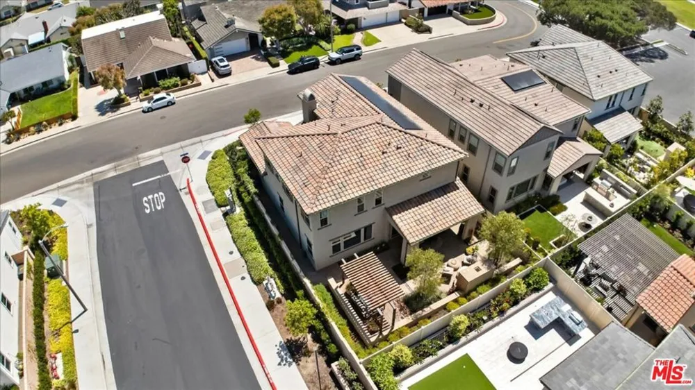 21181 Strathmoor Lane Huntington Beach, CA 92646