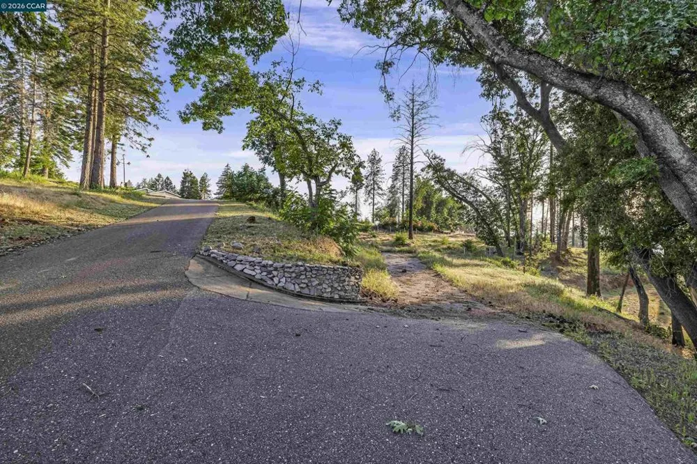 6479 Gregory Ln Paradise, CA 95969