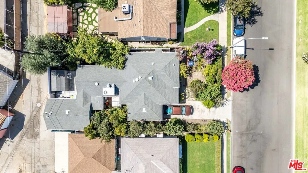 1337 Whitnall Highway Burbank, CA 91505
