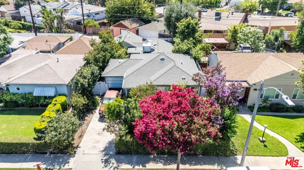 1337 Whitnall Highway Burbank, CA 91505