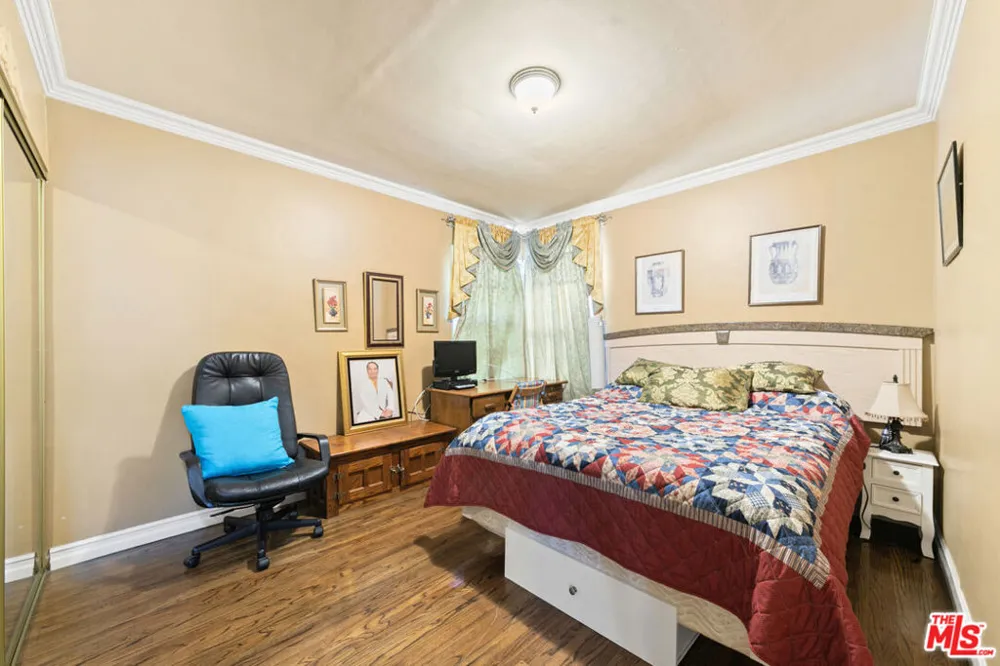 1337 Whitnall Highway Burbank, CA 91505