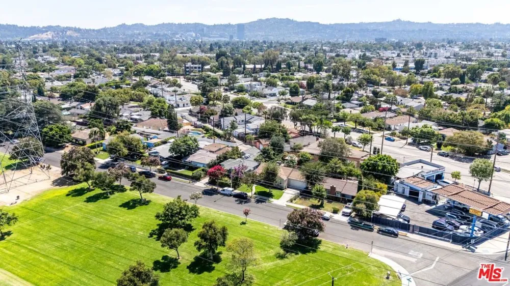 1337 Whitnall Highway Burbank, CA 91505