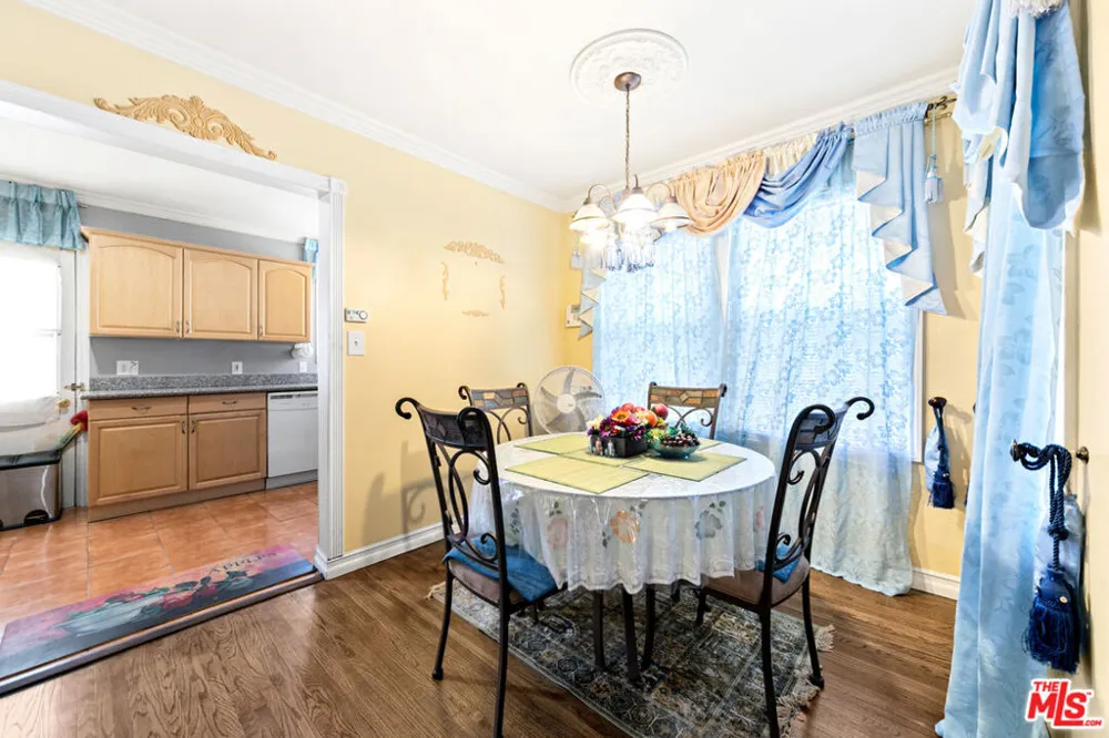 1337 Whitnall Highway Burbank, CA 91505