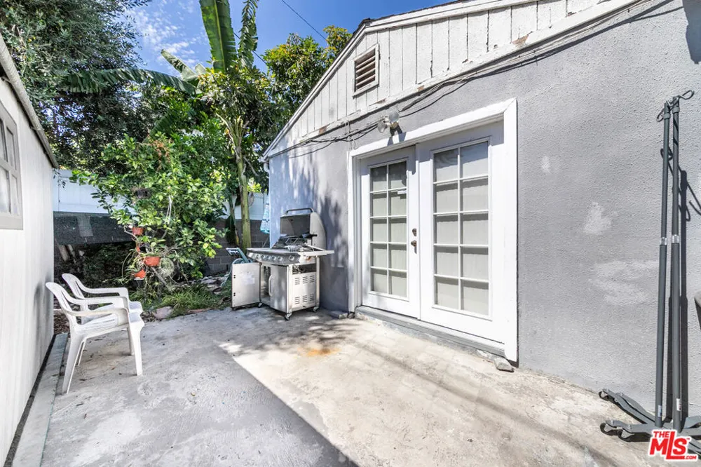 1337 Whitnall Highway Burbank, CA 91505