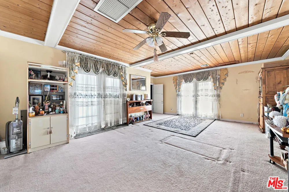 1337 Whitnall Highway Burbank, CA 91505