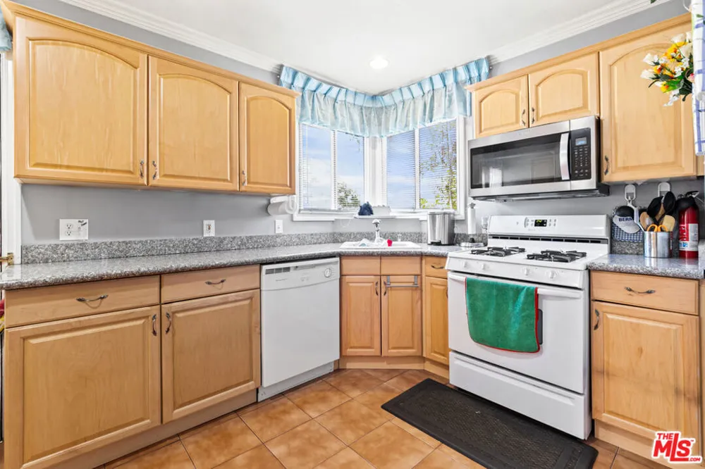 1337 Whitnall Highway Burbank, CA 91505