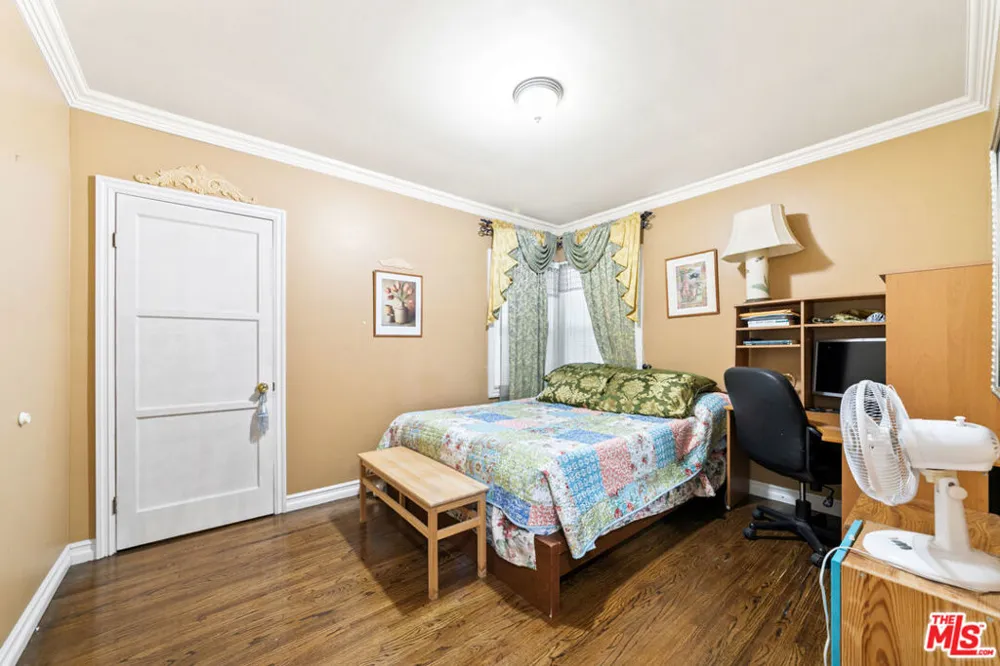 1337 Whitnall Highway Burbank, CA 91505