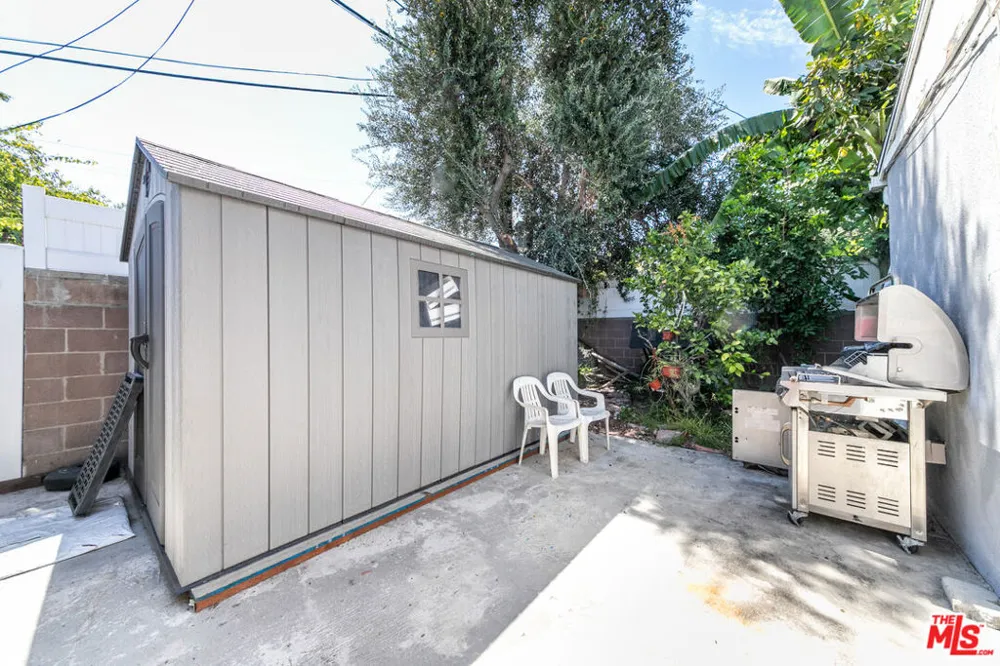 1337 Whitnall Highway Burbank, CA 91505