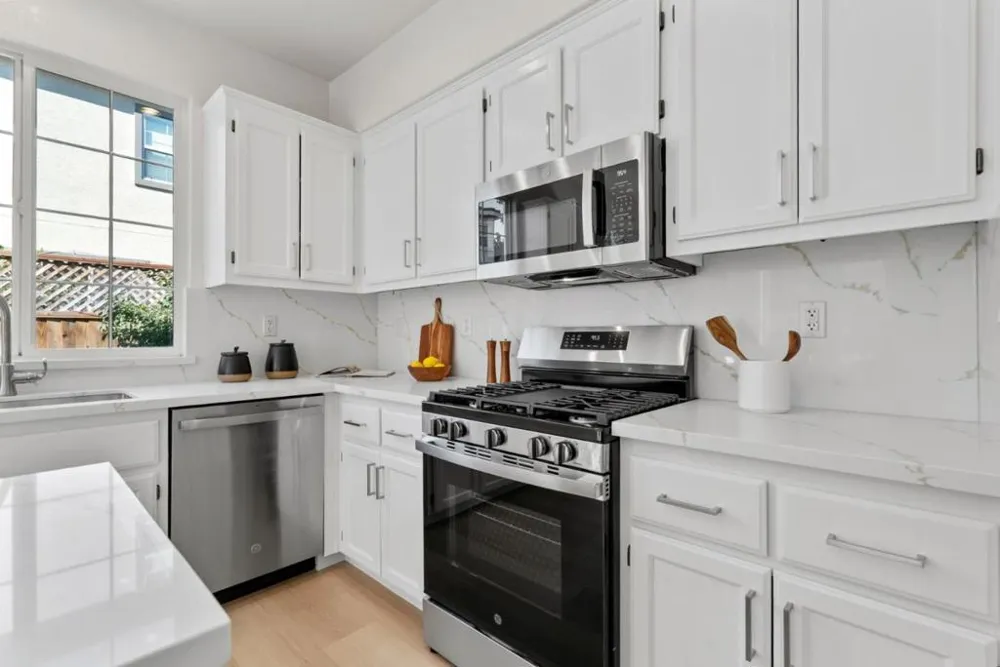 2165 Kingsbury Circle Santa Clara, CA 95054