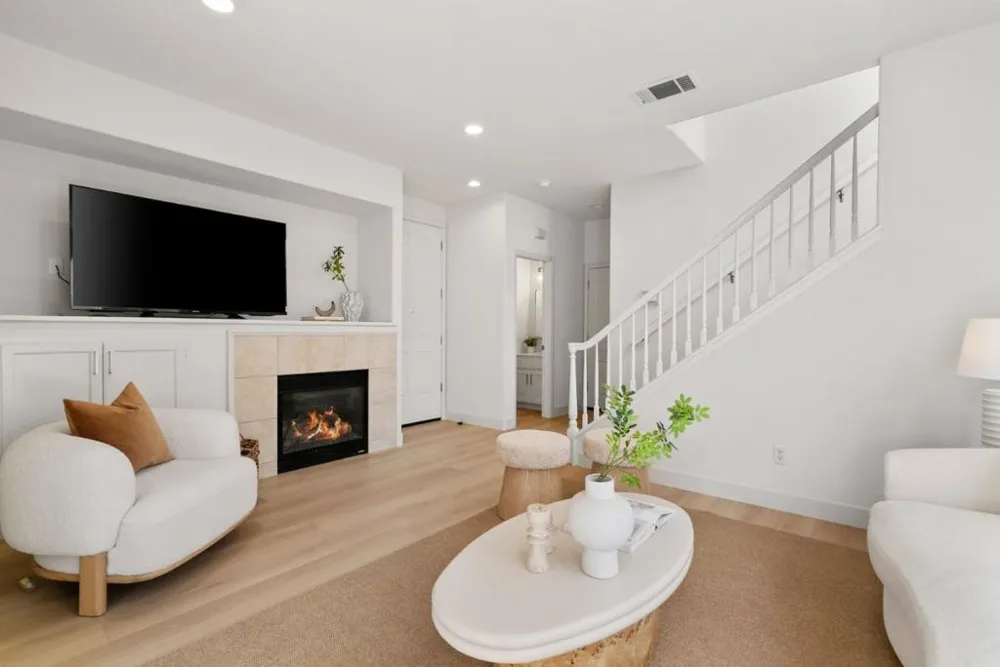 2165 Kingsbury Circle Santa Clara, CA 95054