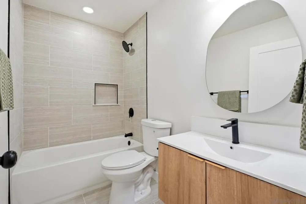 8523 Duncannon San Diego, CA 92126