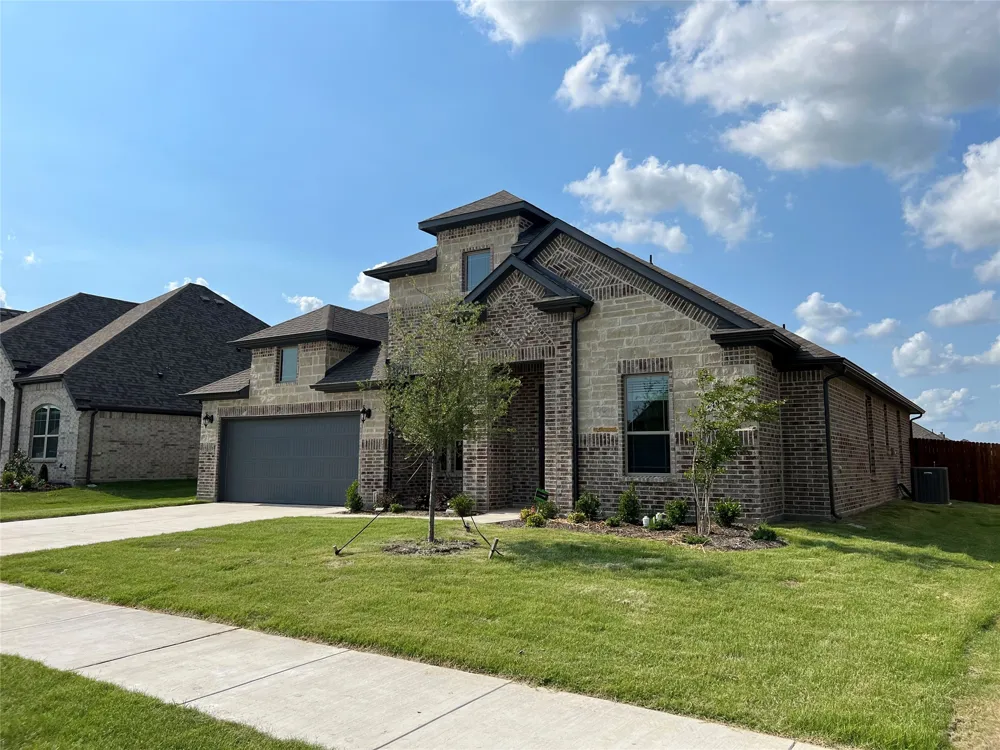 249 Lillian Lane Waxahachie, TX 75165