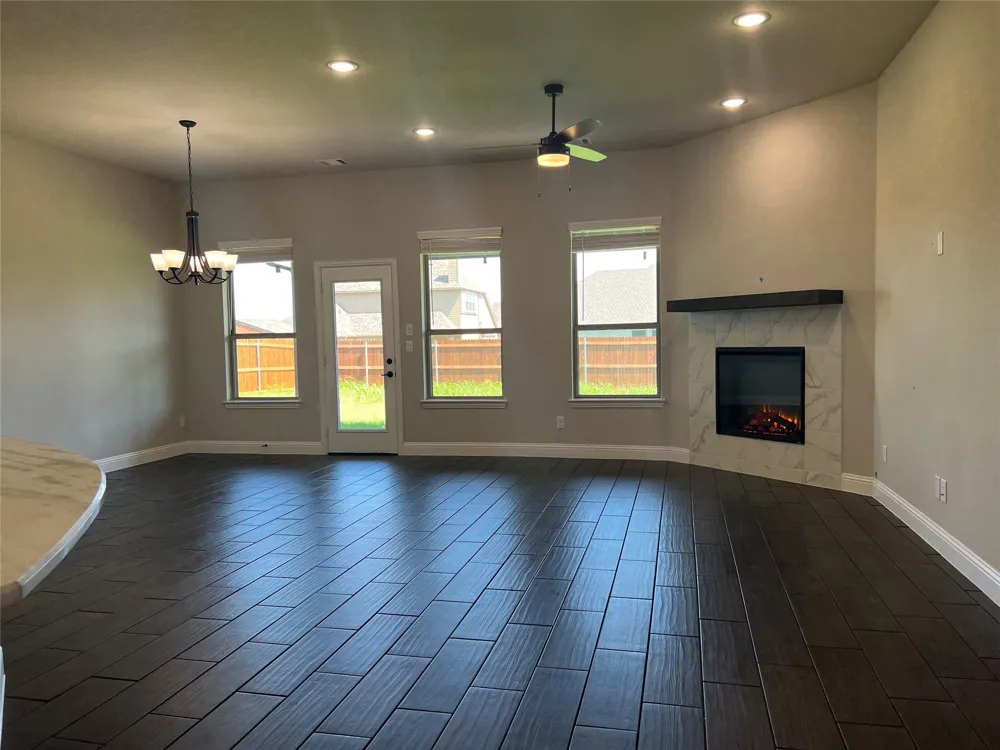249 Lillian Lane Waxahachie, TX 75165