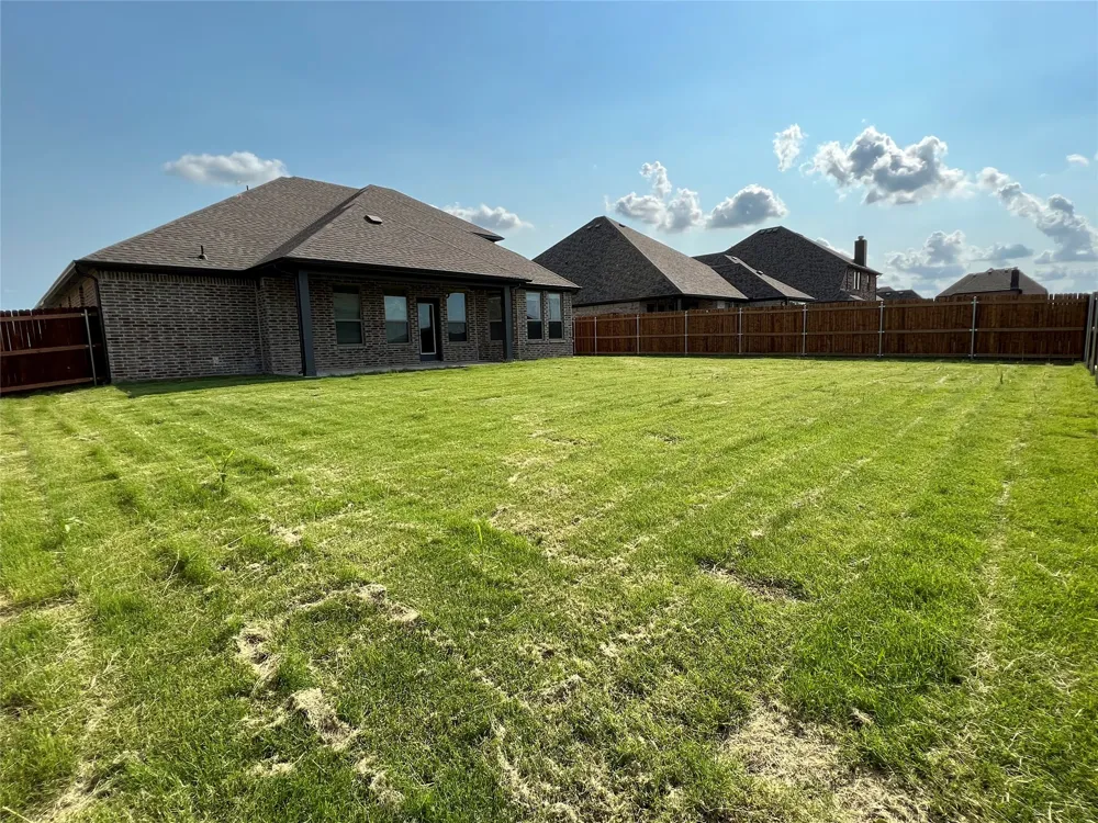 249 Lillian Lane Waxahachie, TX 75165